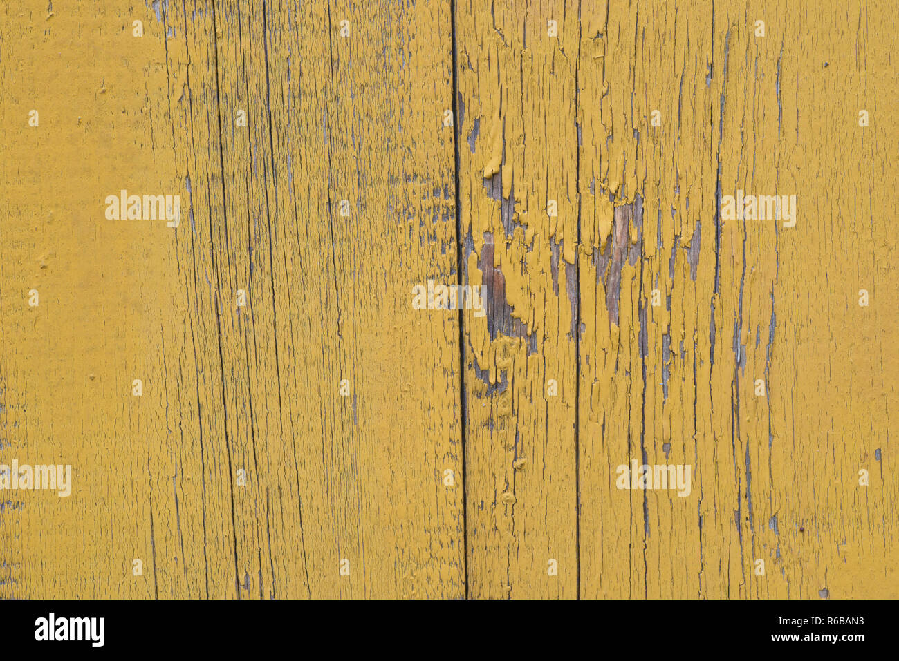 Il vecchio obsoleto Giallo di legno verniciato texture di sfondo Foto Stock