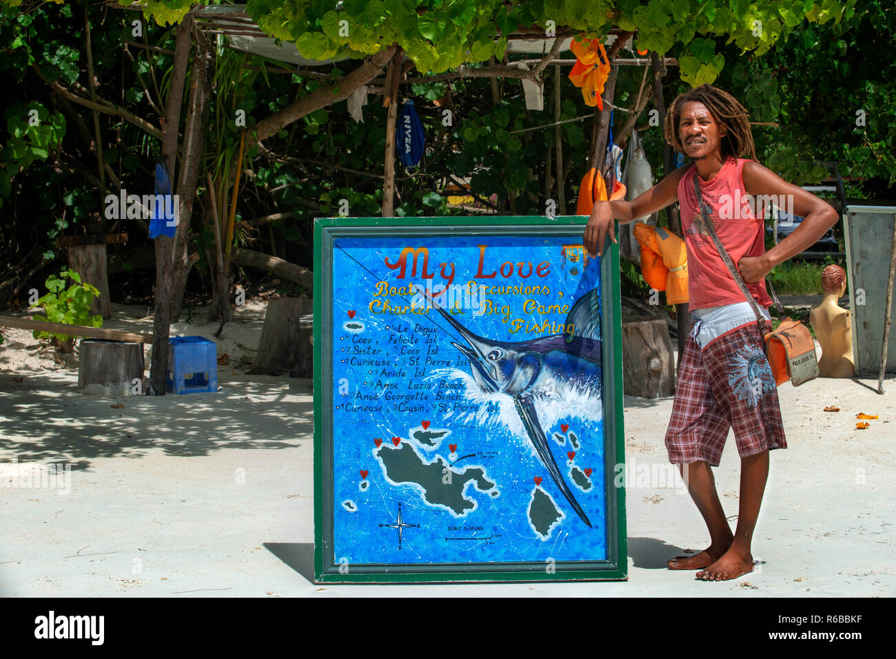 Escursioni in barca in Cote D'Or una delle più belle spiagge di Praslin Seychelles Foto Stock