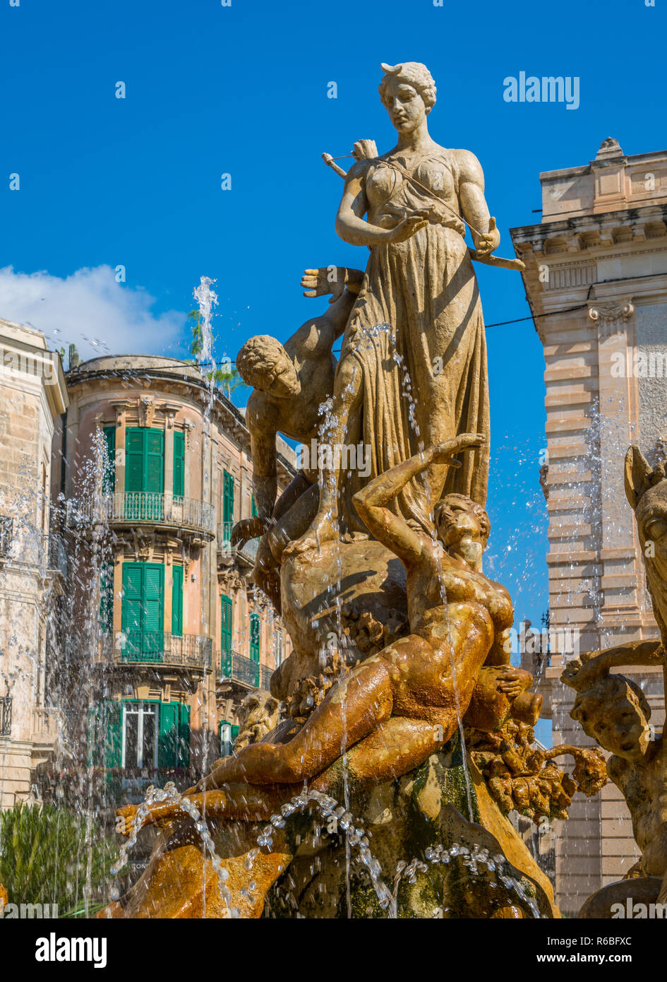 Fontana Diana in Siracusa città vecchia (Ortigia). La Sicilia Il sud dell'Italia. Foto Stock