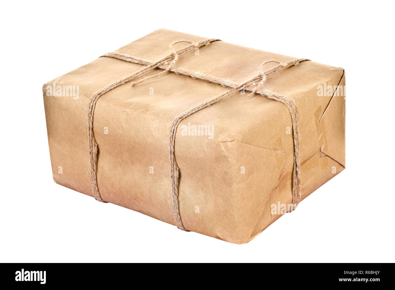 Scatola in cartone parcel isolato su uno sfondo bianco Foto Stock