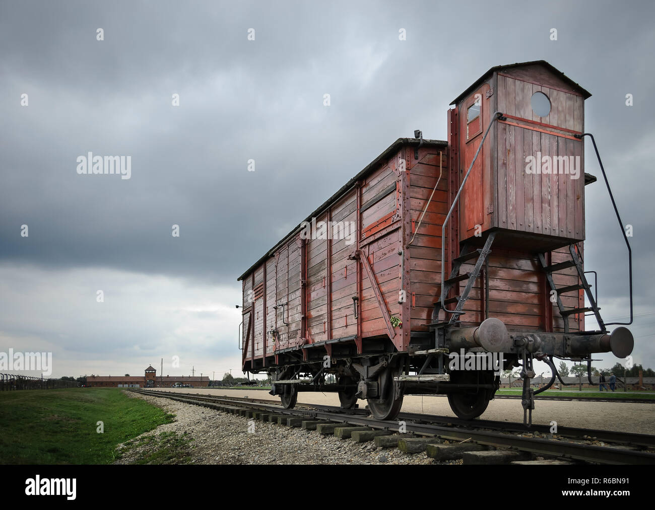 OSWIECIM, Polonia - 20 settembre: Lone cabina treno in campo di concentramento - (Auschwitz II), in Brzezinka, Polonia vicino a Oswiecim il 20 settembre 2015 in Osw Foto Stock