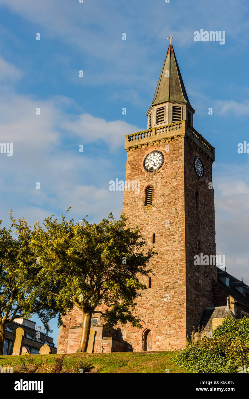 Vecchia Chiesa Alta (noto anche come il vecchio alta Kirk), Inverness, Scotland. La chiesa è la più antica di Inverness e risale almeno al XIV secolo. Foto Stock