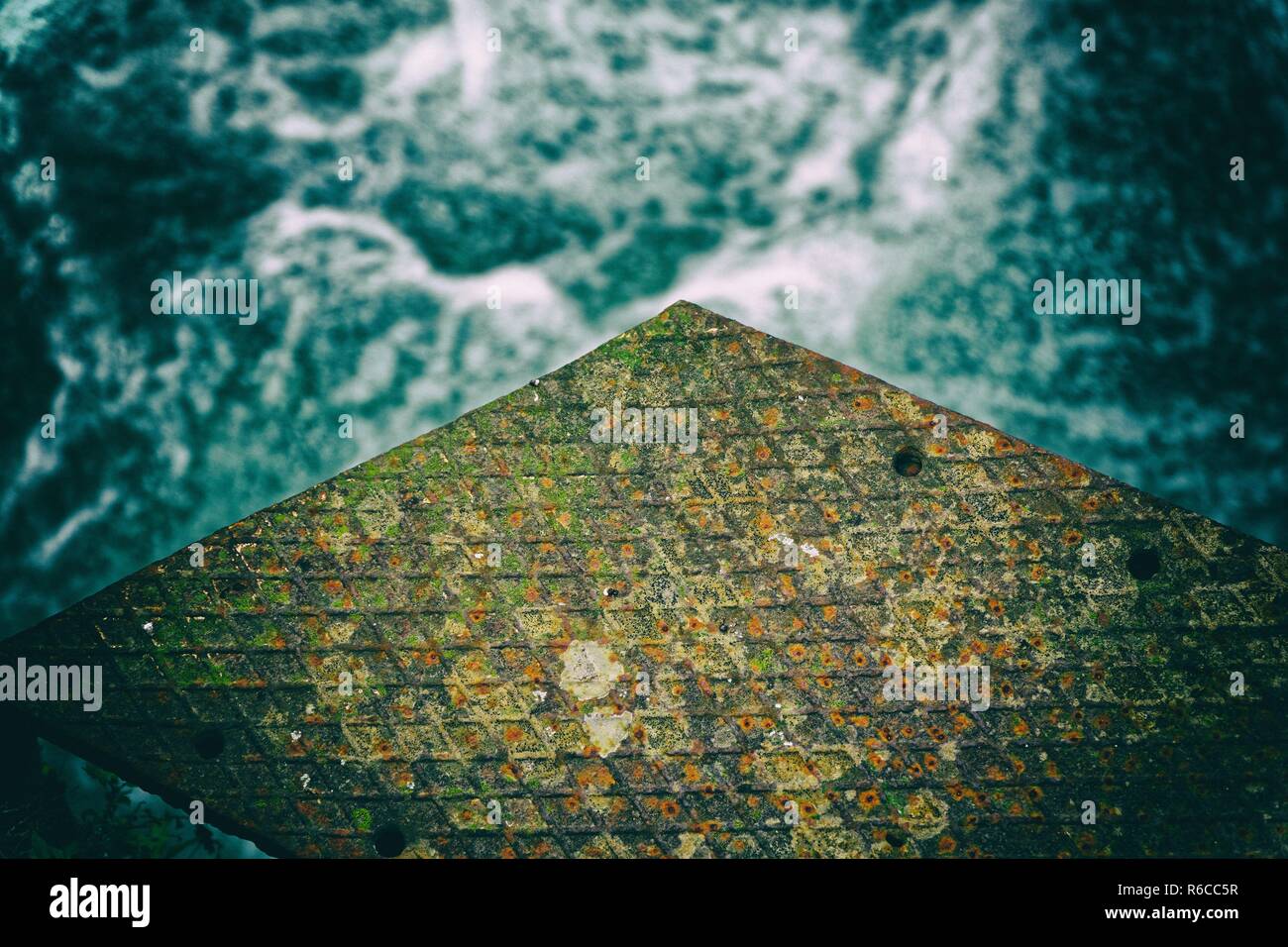 Rusty elemento di acciaio, background industriale per uso commerciale, copyspace libero. Foto Stock
