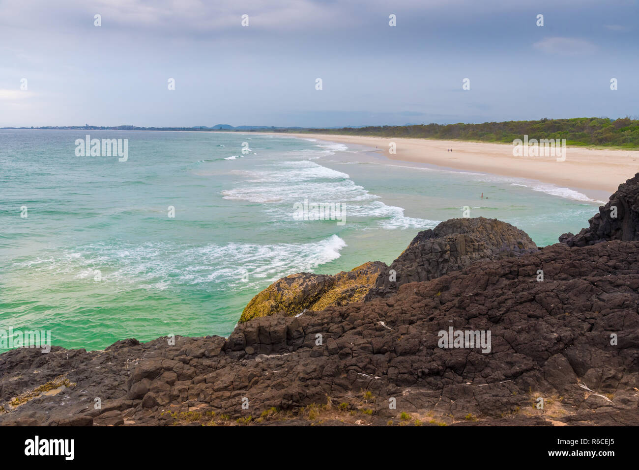 La forma di una mezzaluna esagonale formazioni di roccia a testa di Fingal, Australia Foto Stock