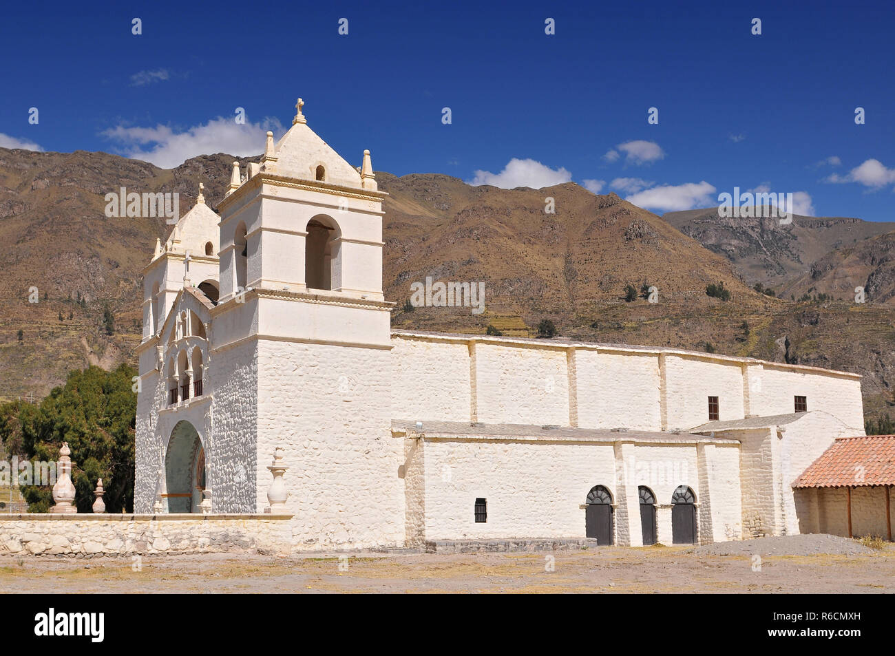 Il Perù, Colca Valley, la Maca, chiesa Foto Stock