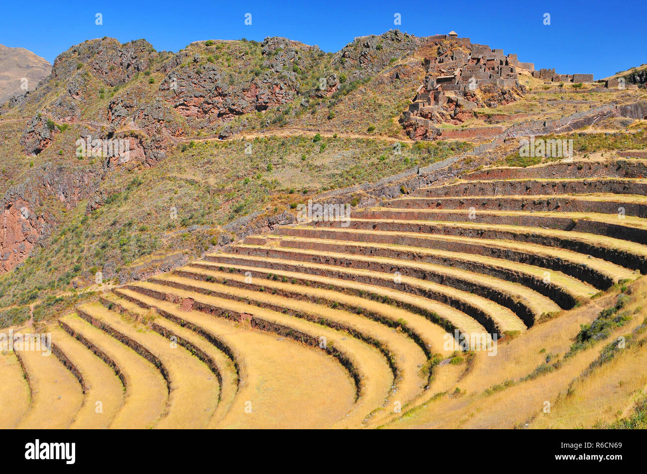 Villaggio peruviana nella Valle Sacra sul fiume Urubamba, Pisac Perù Foto Stock