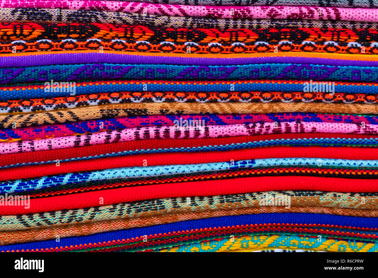 Tessili colorate in un negozio Foto Stock
