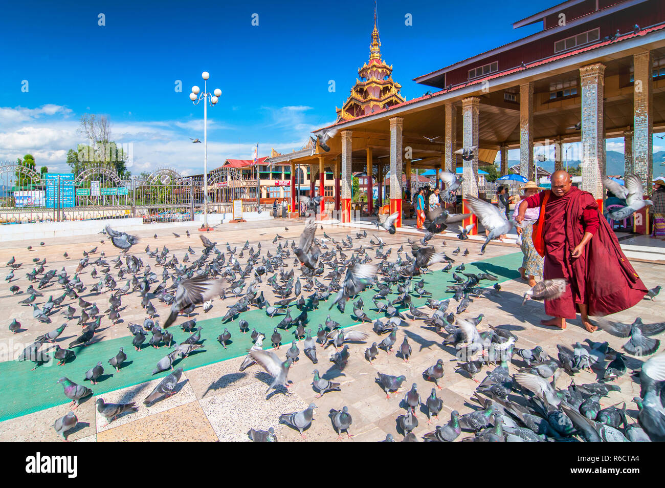 Phaung Daw Oo Pagoda, Lago Inle, Stato Shan, Myanmar Foto Stock