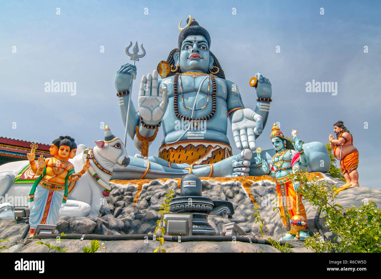 La gigantesca statua del dio Shiva a Koneswaram tempio di Trincomalee, Sri Lanka Foto Stock