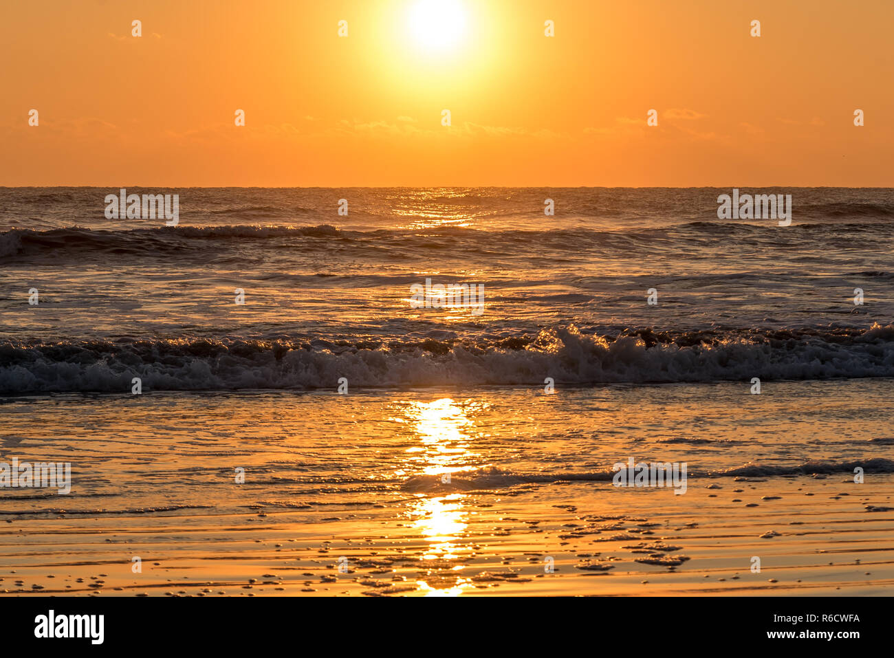 Ora d'oro sulla spiaggia di Saint Augustine, Florida Foto Stock