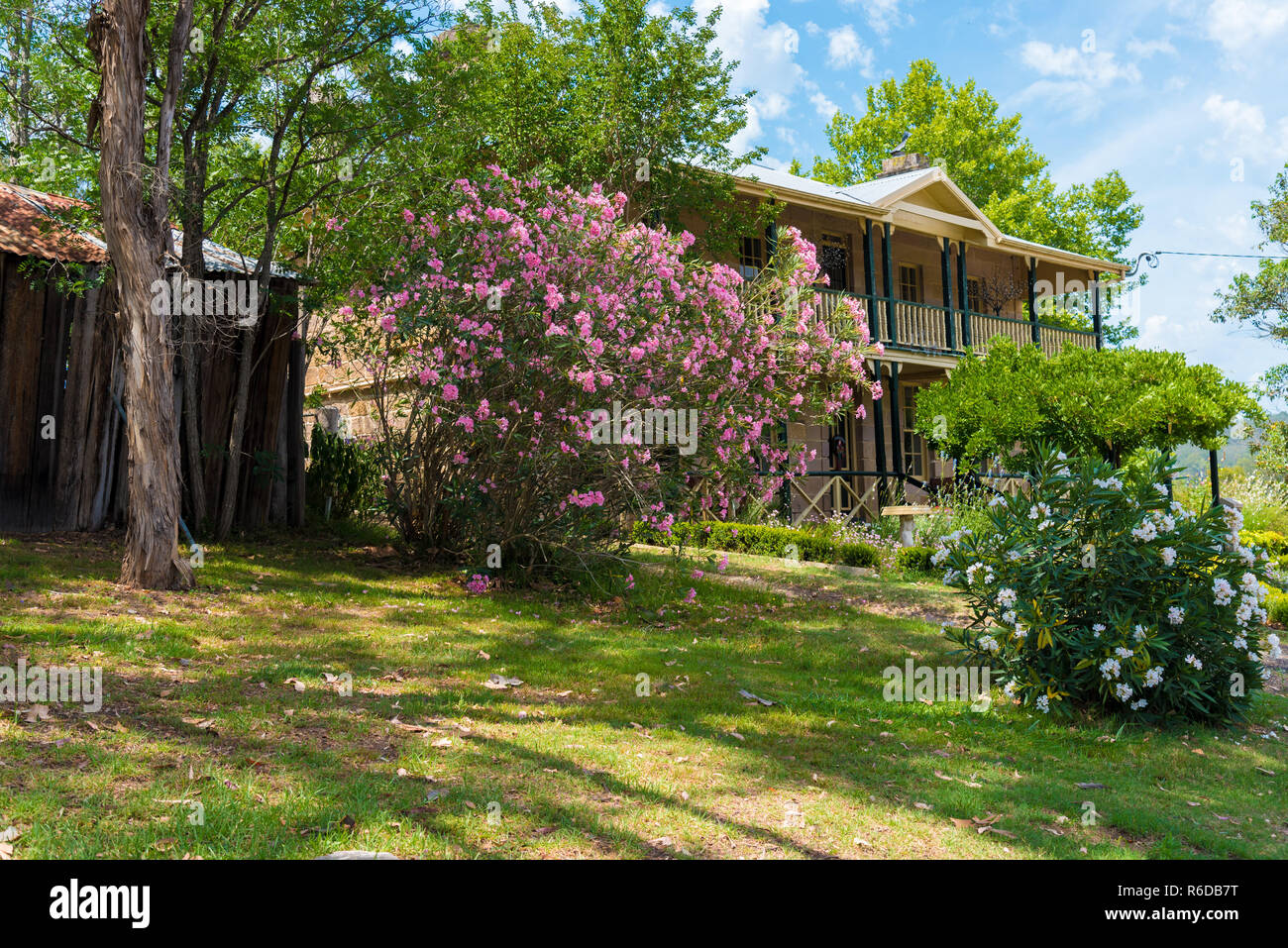 Architettura tradizionale nel centro storico di borgo vecchio di Wollombi, Australia Foto Stock