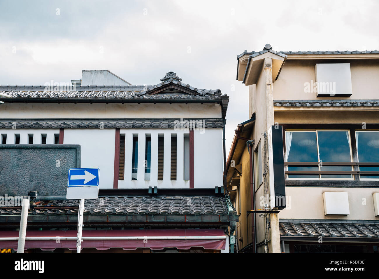 Tsurugaoka Hachimangu Wakamiya-oji Street a Kamakura, Giappone Foto Stock