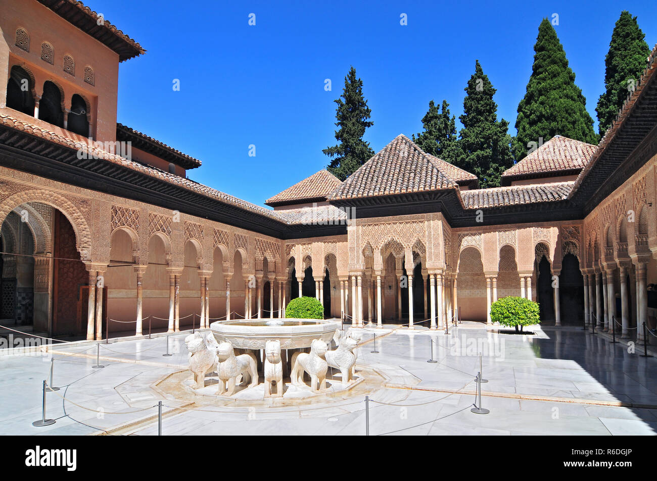 Patio de Los Leones (patio dei leoni) In Palacios Nazaries, l'Alhambra di Granada, Andalusia, Spagna Foto Stock