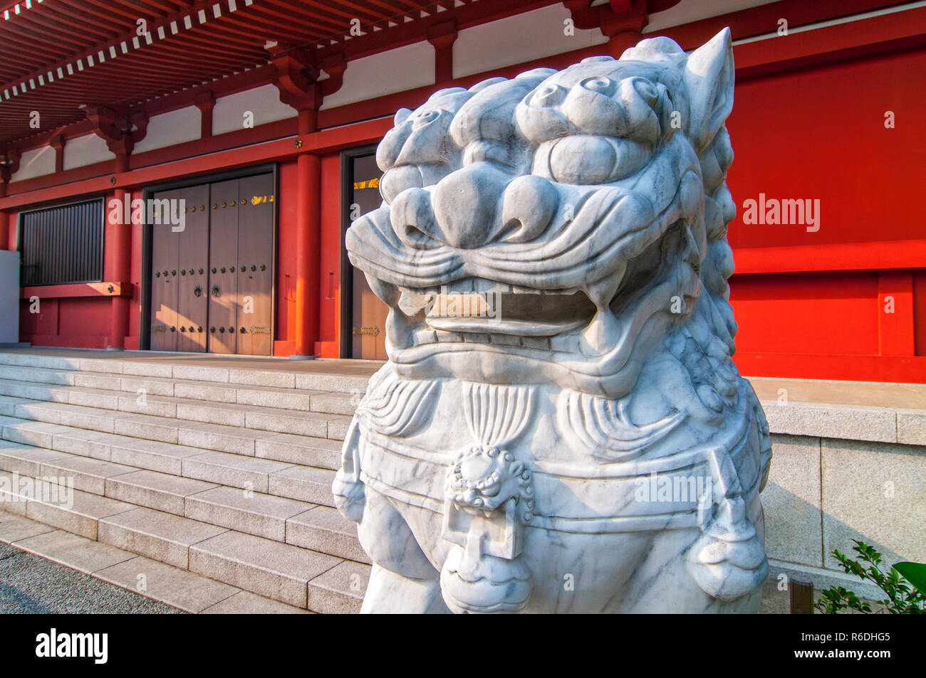 Custode del tempio della scultura presso il Sensoji Kannon Asakusa Tokyo Giappone Foto Stock