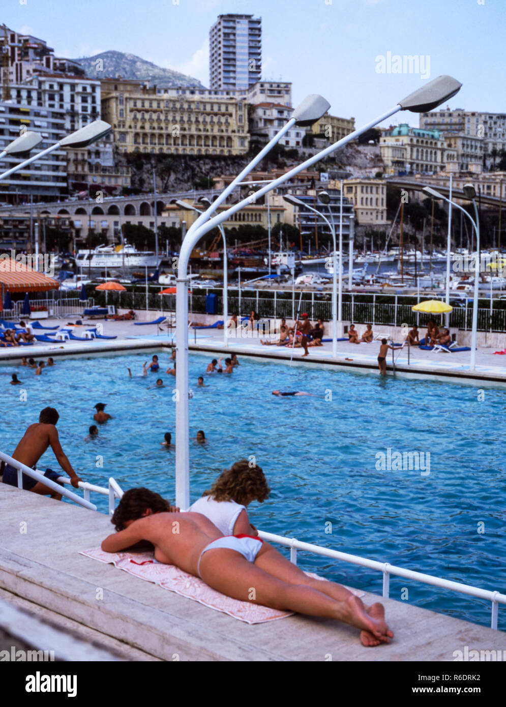 Francia.monaco.Monte Carlo,piscina c.1973. Foto Stock