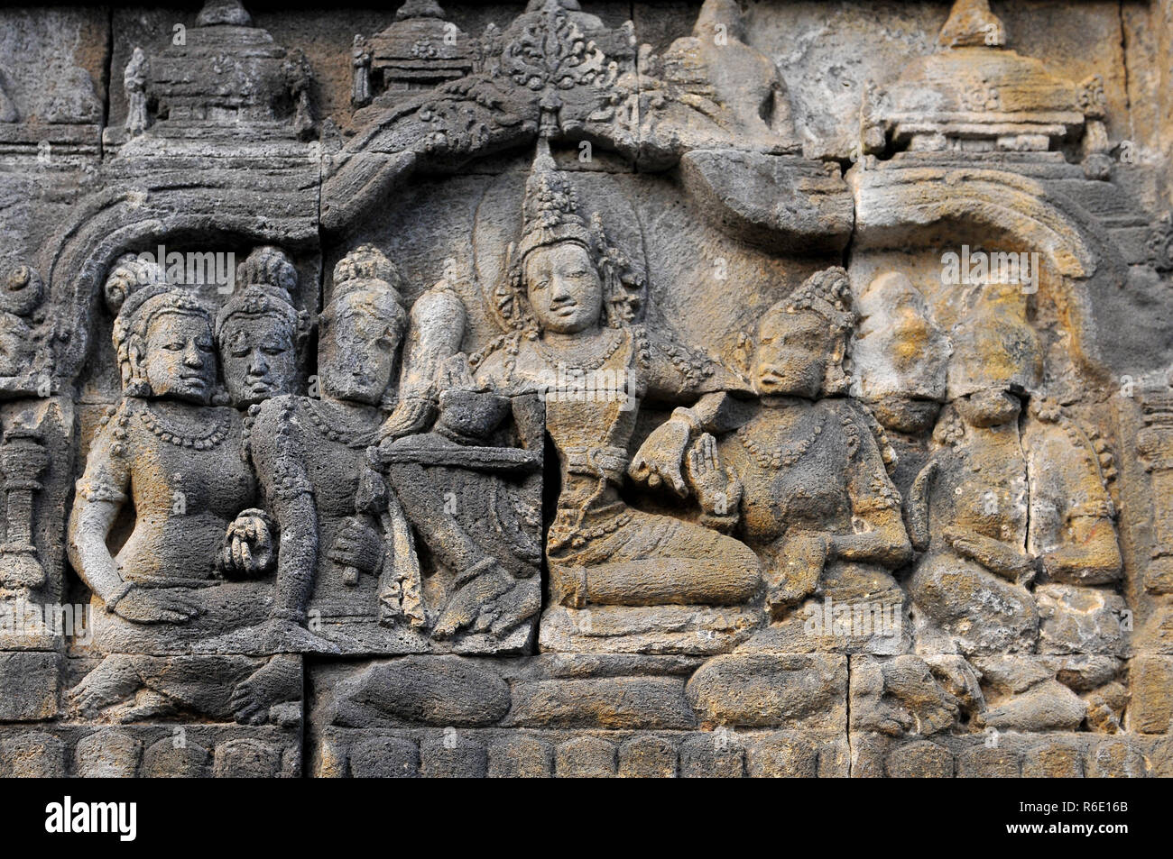 Bas-Relief in un antico tempio buddista Borobudur, Yogjakarta Indonesia Foto Stock