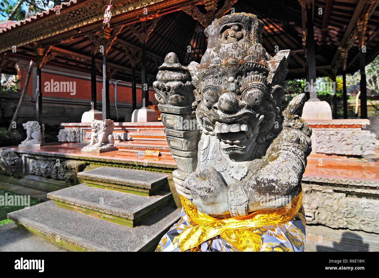 Scultura in pietra a Ubud Palac Bali, Indonesia Foto Stock