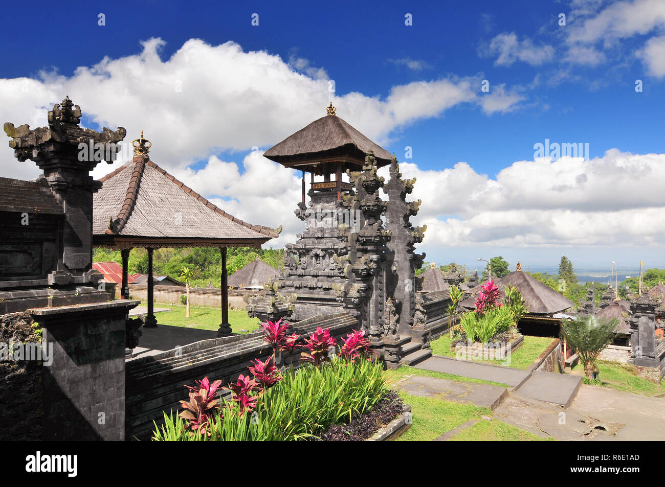 Complesso di Besakih Pura Penataran Agung , tempio indù di Bali, Indonesia Foto Stock