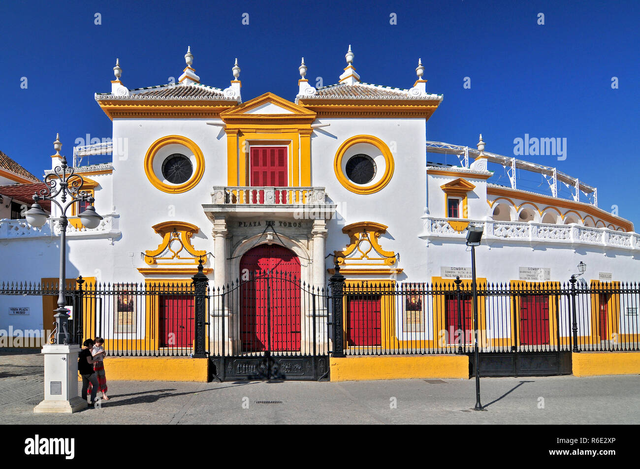 Spagna, Andalusia, Sevilla, Plaza de Toros de La Real Maestranza De Caballeria De Sevilla, la facciata barocca della corrida Foto Stock