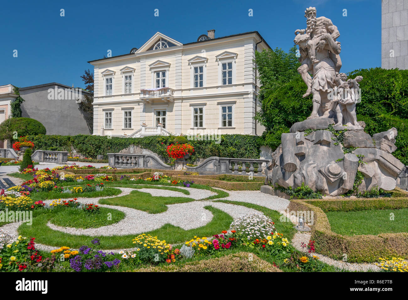 La scultura di Anchise da suo figlio Enea dalla combustione Troy, Mirabell Palace In Mirabellgarten (Giardini Mirabell, Salisburgo, Austria Foto Stock