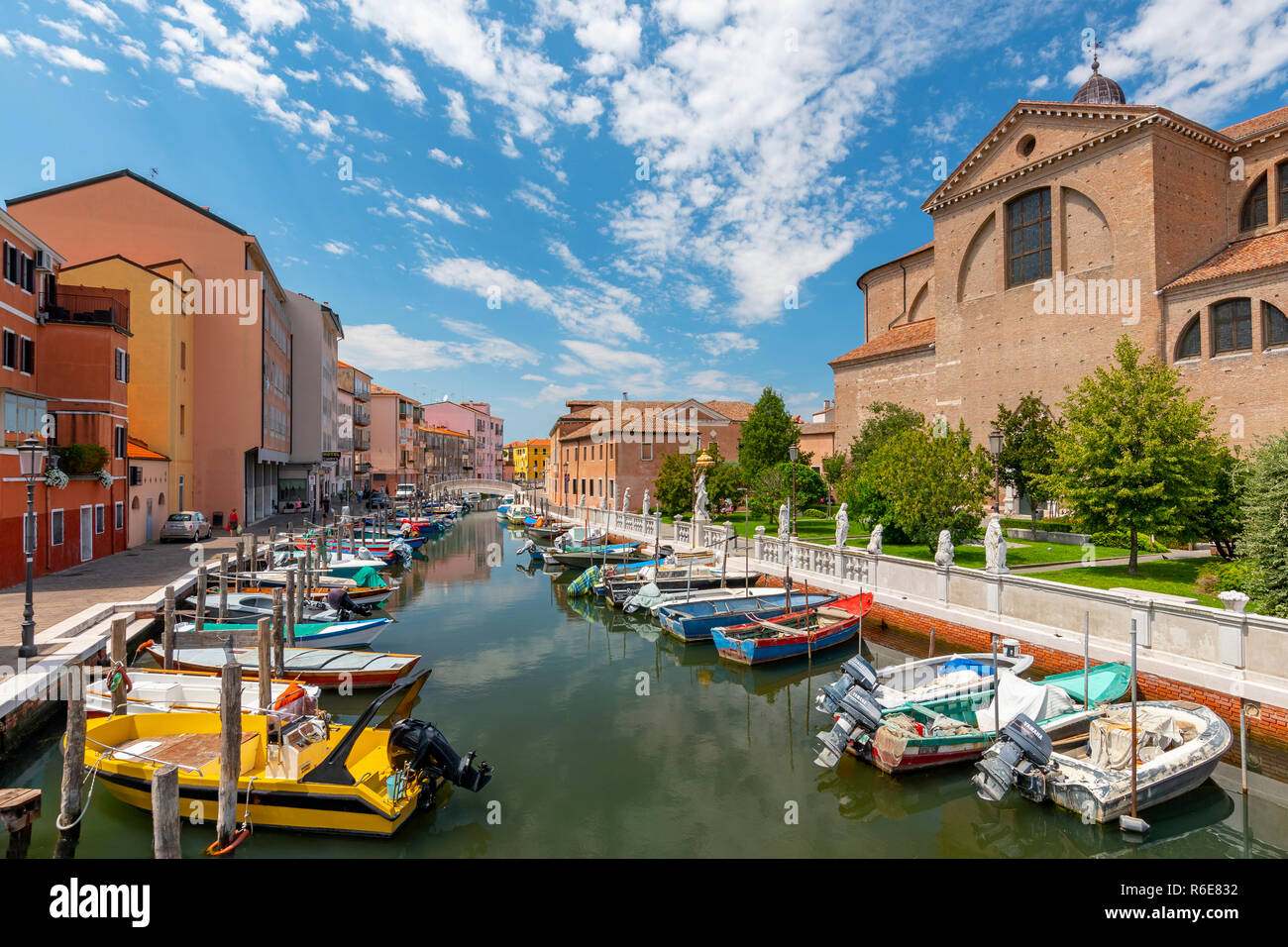 Canale Perottolo e Cattedrale di Santa Maria Assunta a Chioggia, Italia Foto Stock