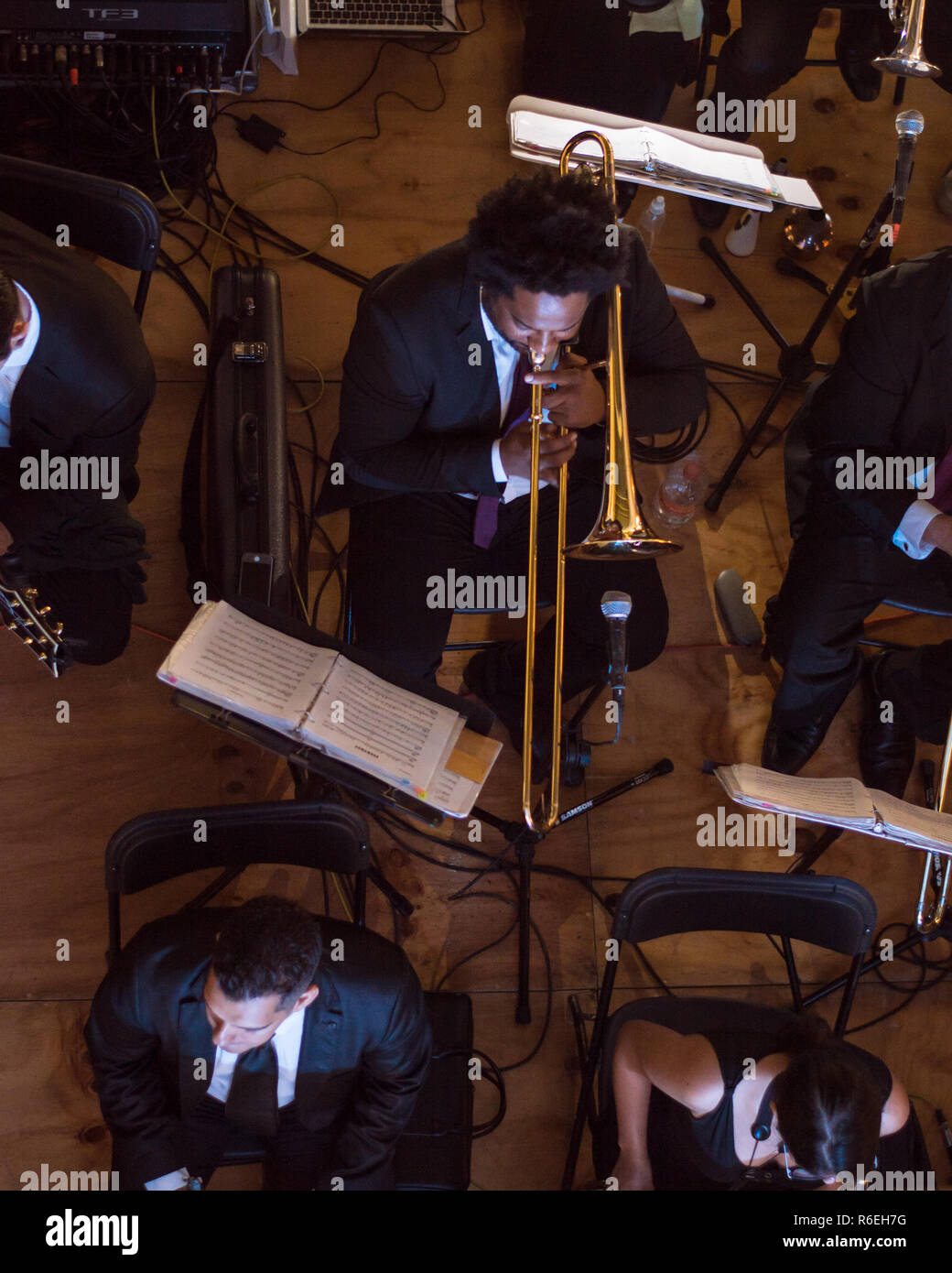 Black Trombone player da una jazz band, Merida, Messico. Foto Stock