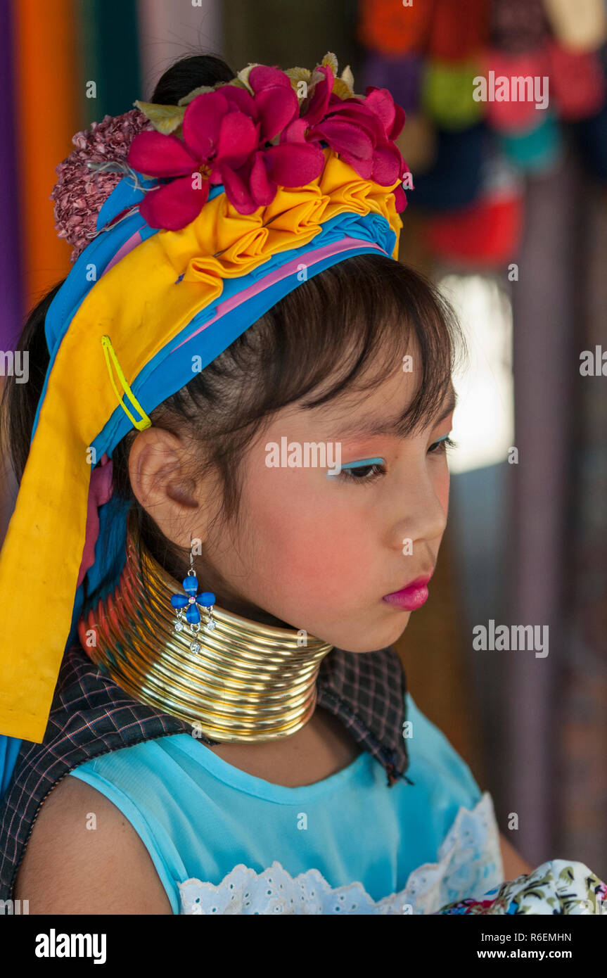 Collo lungo le donne dalla tribù Karen Thailandia Foto Stock