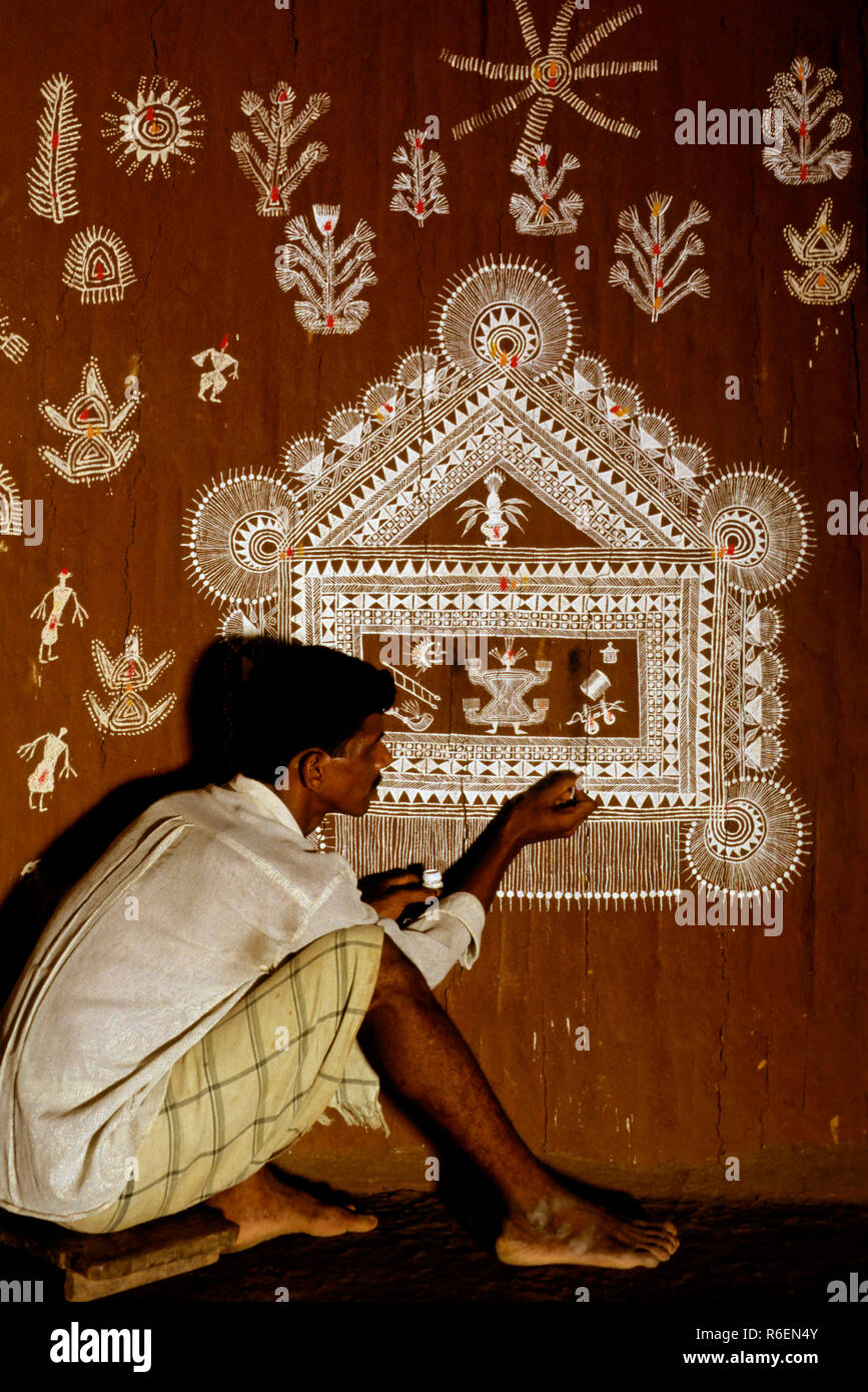 Dipinti murali, Warli Village, Maharashtra, India, Asia, Asiatico, indiano Foto Stock