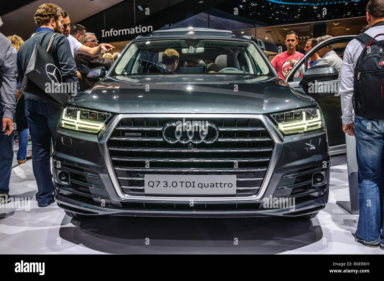 Francoforte - Settembre 2015: Audi Q7 3.0 TDI quattro presentato al IAA International Motor Show il 20 settembre 2015 a Francoforte, Germania Foto Stock