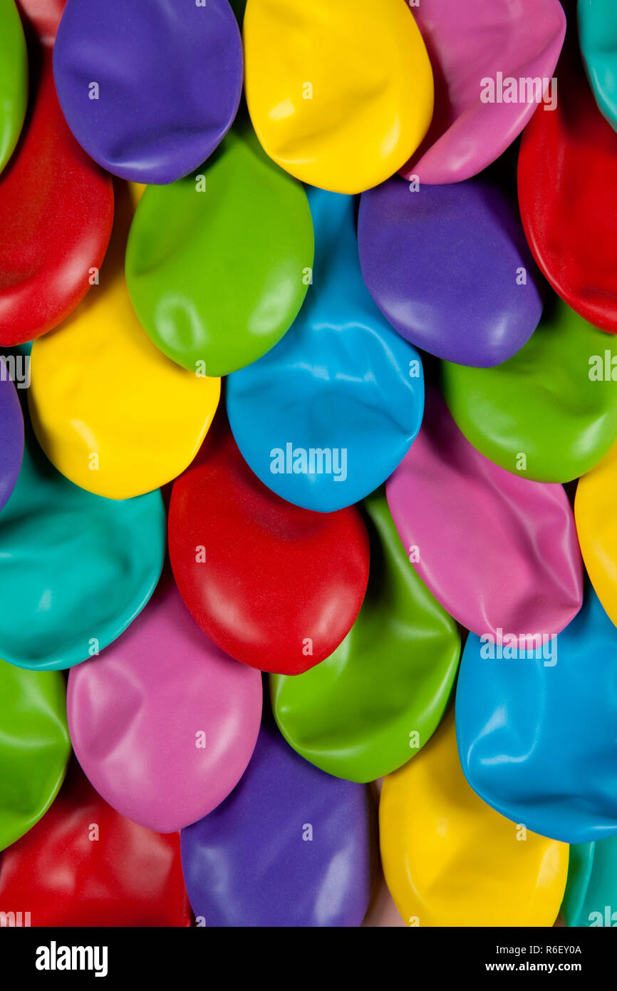 Colorati palloncini sgonfi pattern Foto stock - Alamy