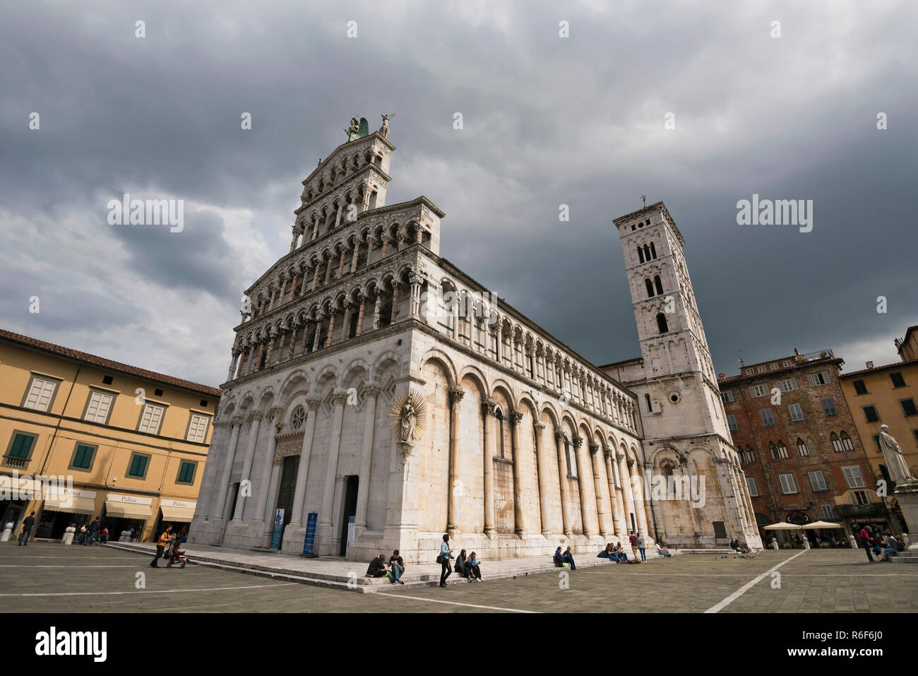 Vista orizzontale della chiesa di San Michele in Foro a Lucca, Toscana. Foto Stock