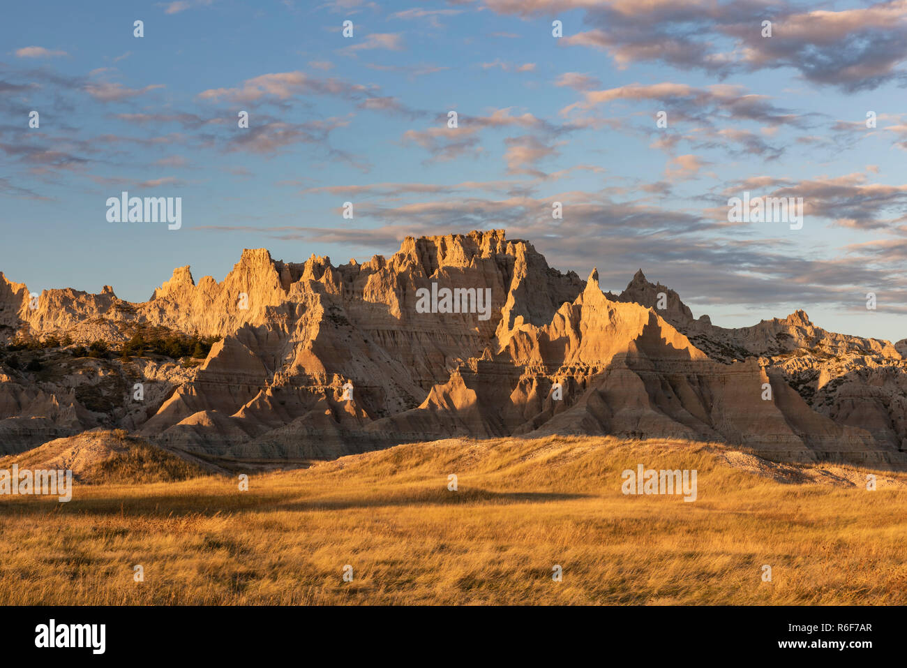 Parco nazionale Badlands, creste vicino a Cedar Pass Lodge. Ottobre, S. Dakota, Stati Uniti d'America, di Dominique Braud/Dembinsky Foto Assoc Foto Stock