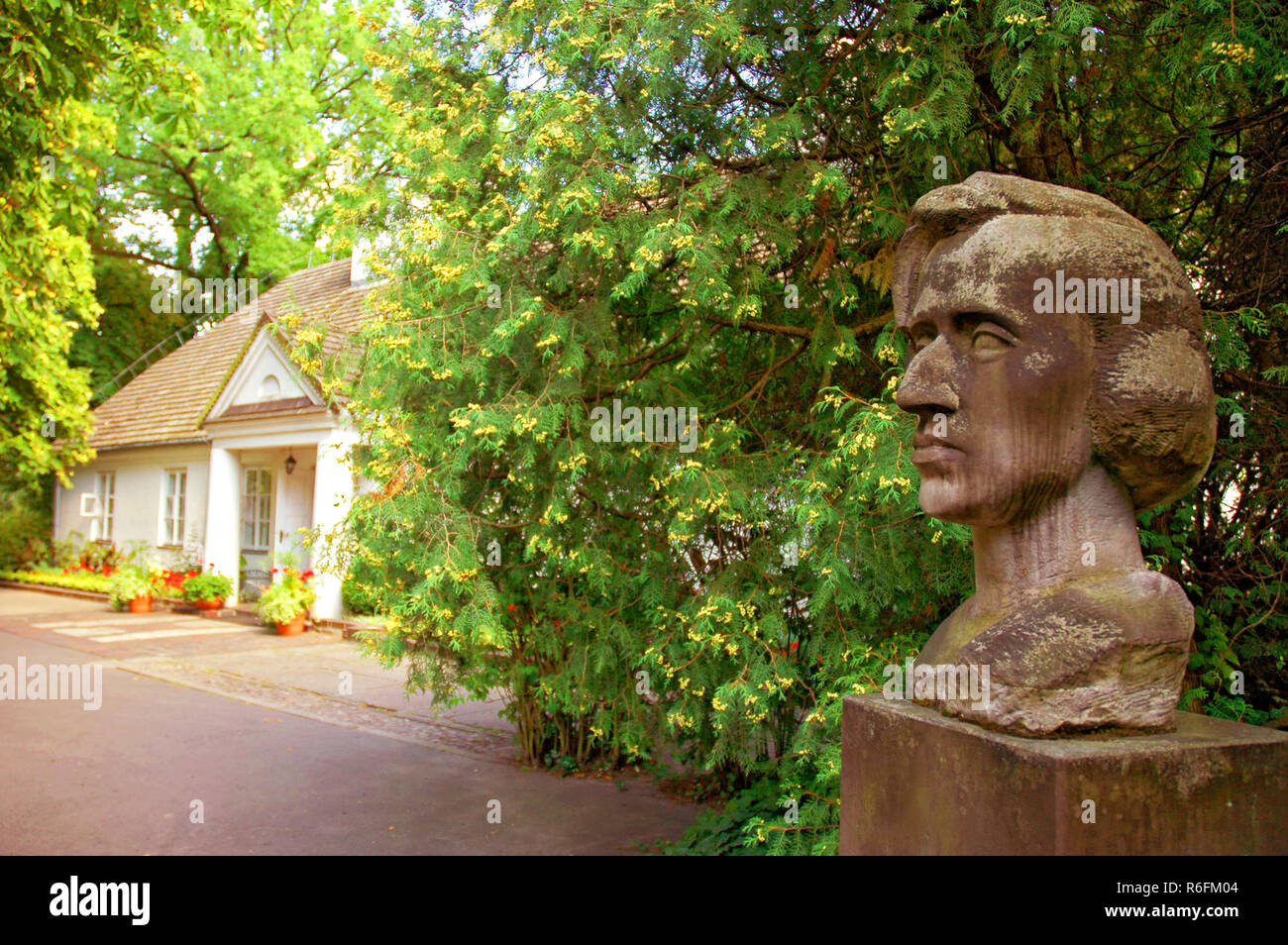 Frederic Chopin Busto di pietra arenaria di Stanislaw Sikora presso Chopin Museum di Zelazowa Wola, Mazovia, Polonia Foto Stock