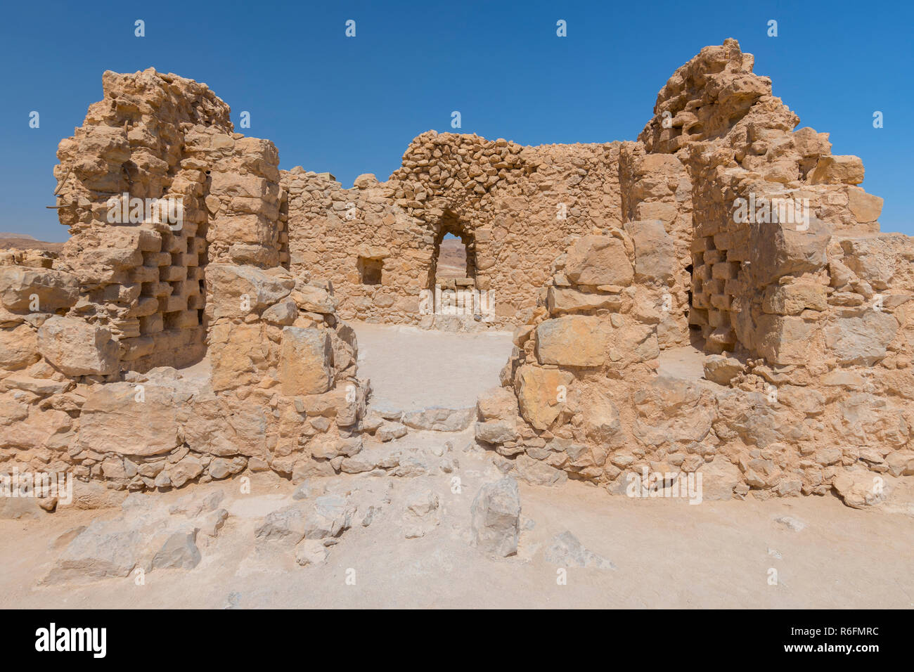 Masada i resti di una antica fortezza sul bordo orientale del Deserto della Giudea, Israele Foto Stock