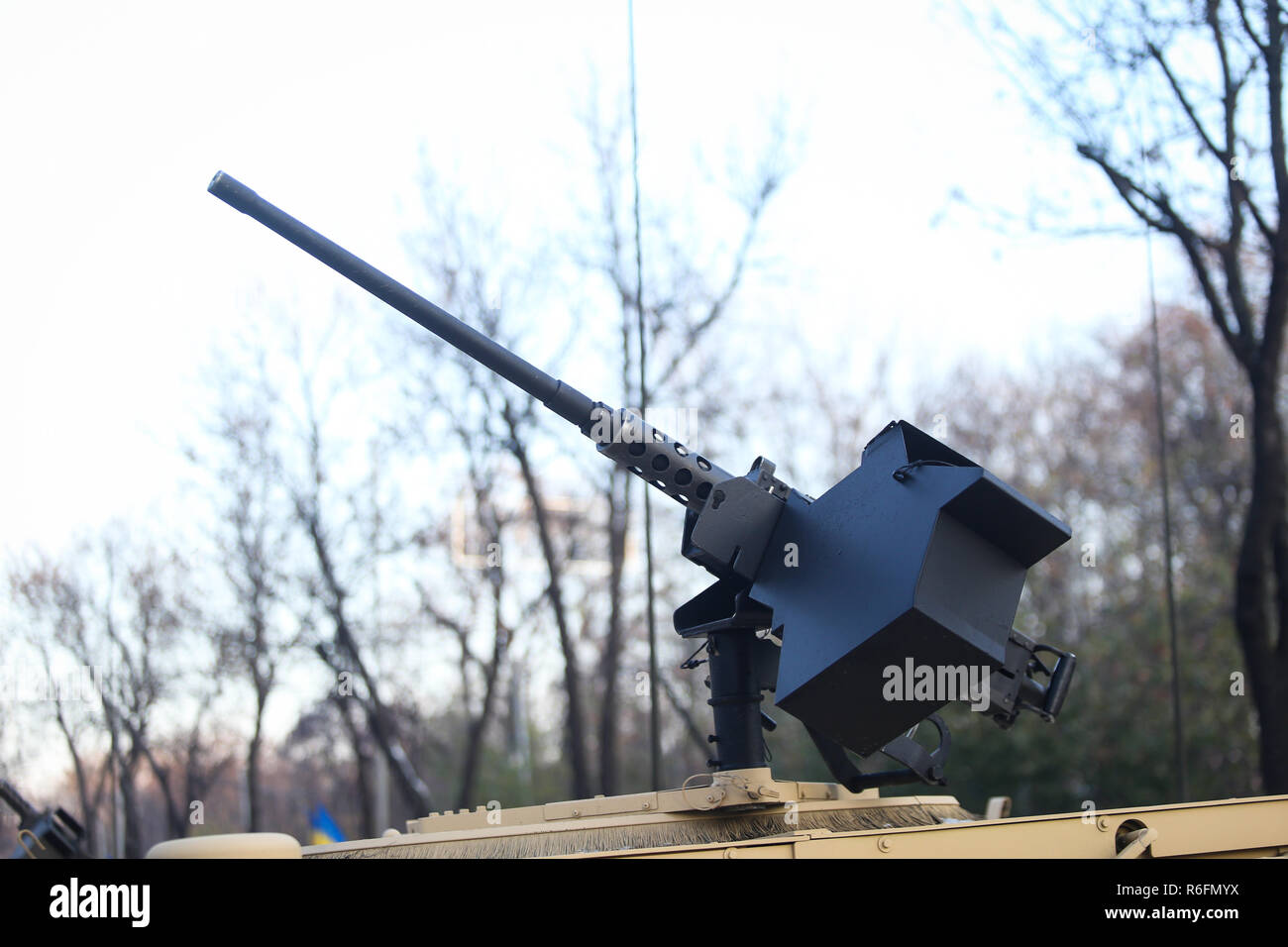 50 cal mitragliatrice montata su un Humvee veicolo militare Foto Stock