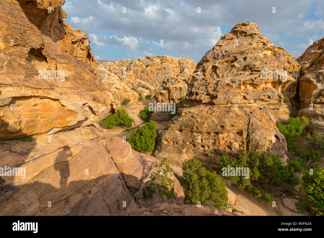Splendido scenario naturale Scenic vista canyon di arenaria e Valle in poco Petra, Giordania Foto Stock