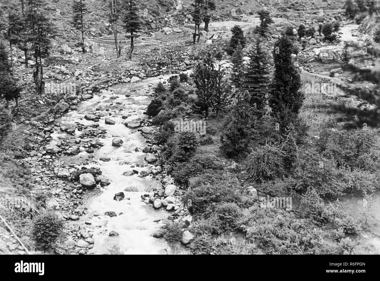 River Beas, Manali, Kulu, Kullu, Himachal Pradesh, India, Asia, vecchia immagine d'annata 1900s Foto Stock