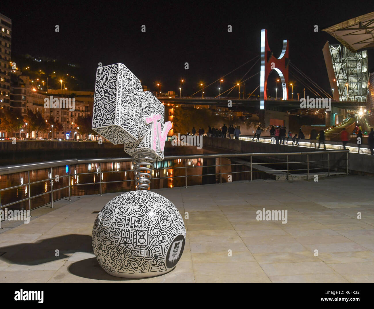 Icona di MTV awards accanto all'estuario di Bilbao Foto Stock