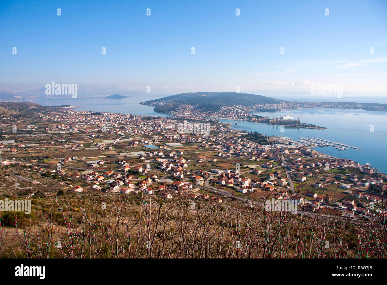 Trogir di città e la baia di Kastela, Croazia Foto Stock