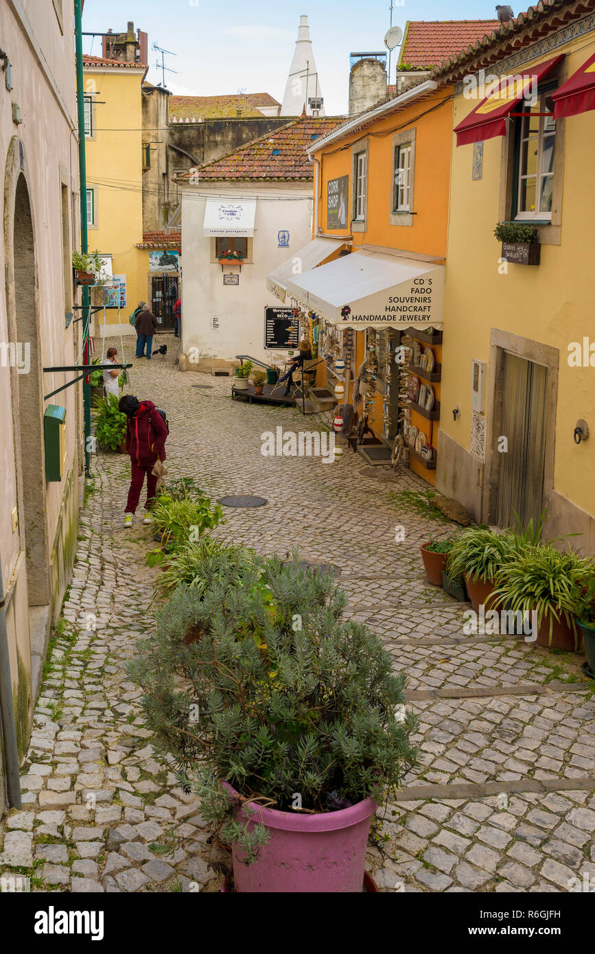 SINTRA, Portogallo - 19 novembre 2018: Il centro storico di La Vila de Sintra è famosa per il suo 19esimo secolo architettura Romanticist, storico esta Foto Stock