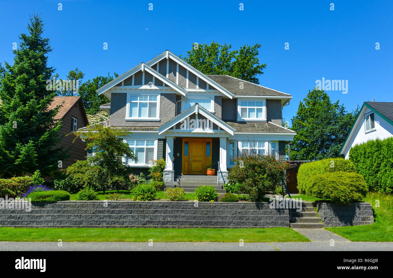 Casa di lusso in una giornata di sole in Canada Foto Stock