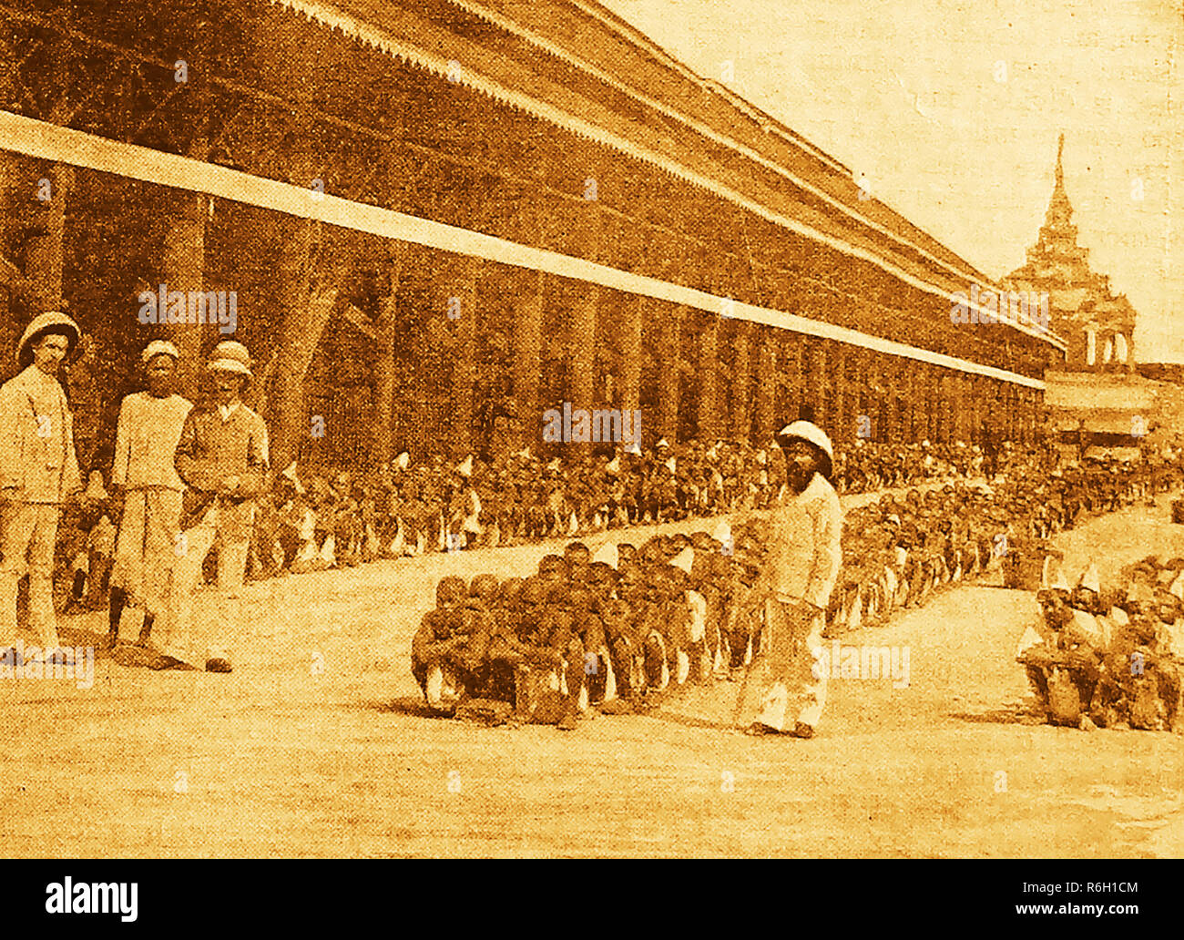 Un inizio di fotografia che illustra l'esercizio cantiere in Mandalay (Yadanabon o laici Kyun Aung Myei), carcere civile in stile coloniale britannica della Birmania (Myanmar)nel tardo ottocento Foto Stock
