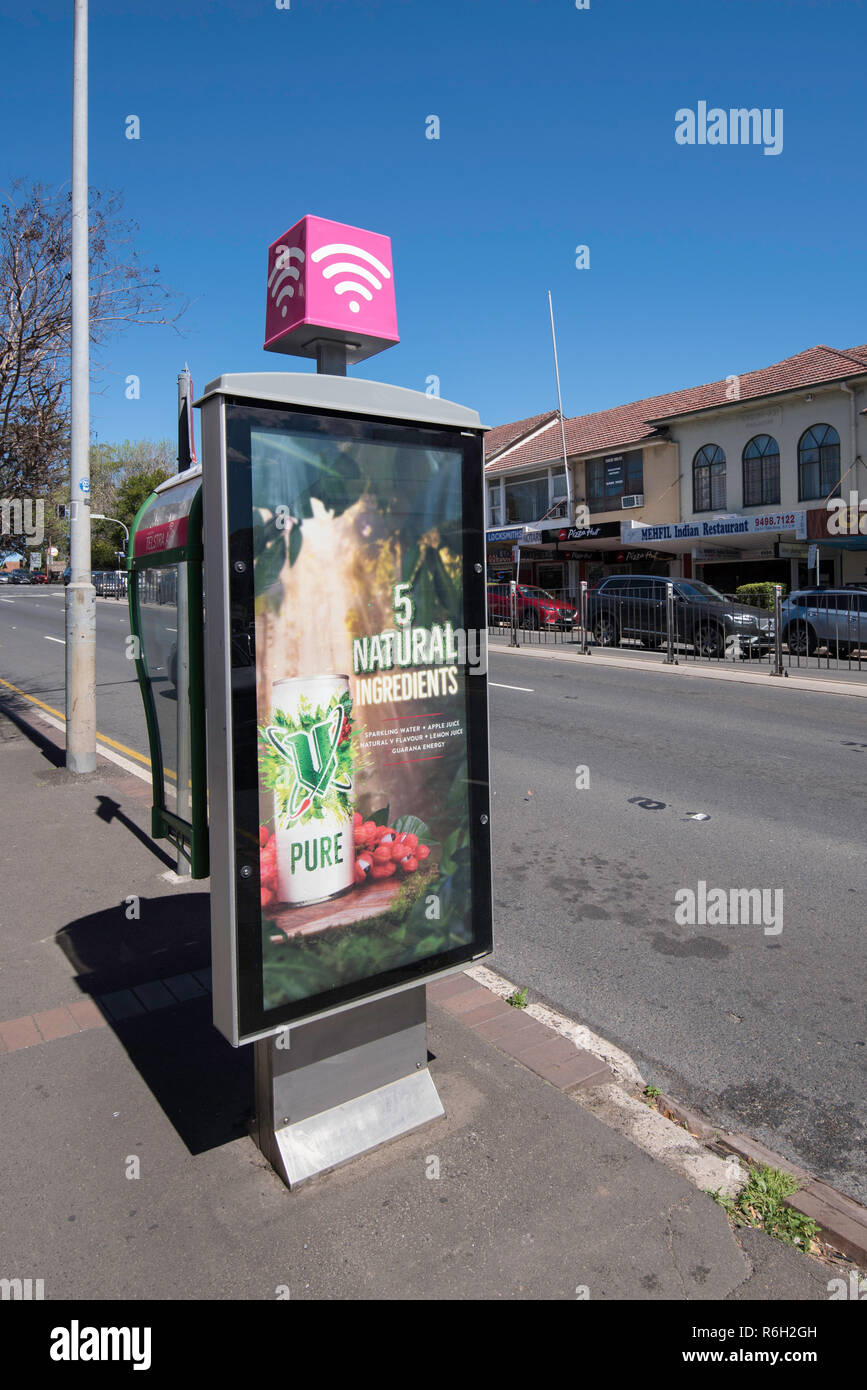 Una linea fissa Telstra publifon a Gordon con wifi. È stato sostenuto che la Telstra sono sempre spazi pubblicitari gratuiti con il dorso di questi telefoni Foto Stock