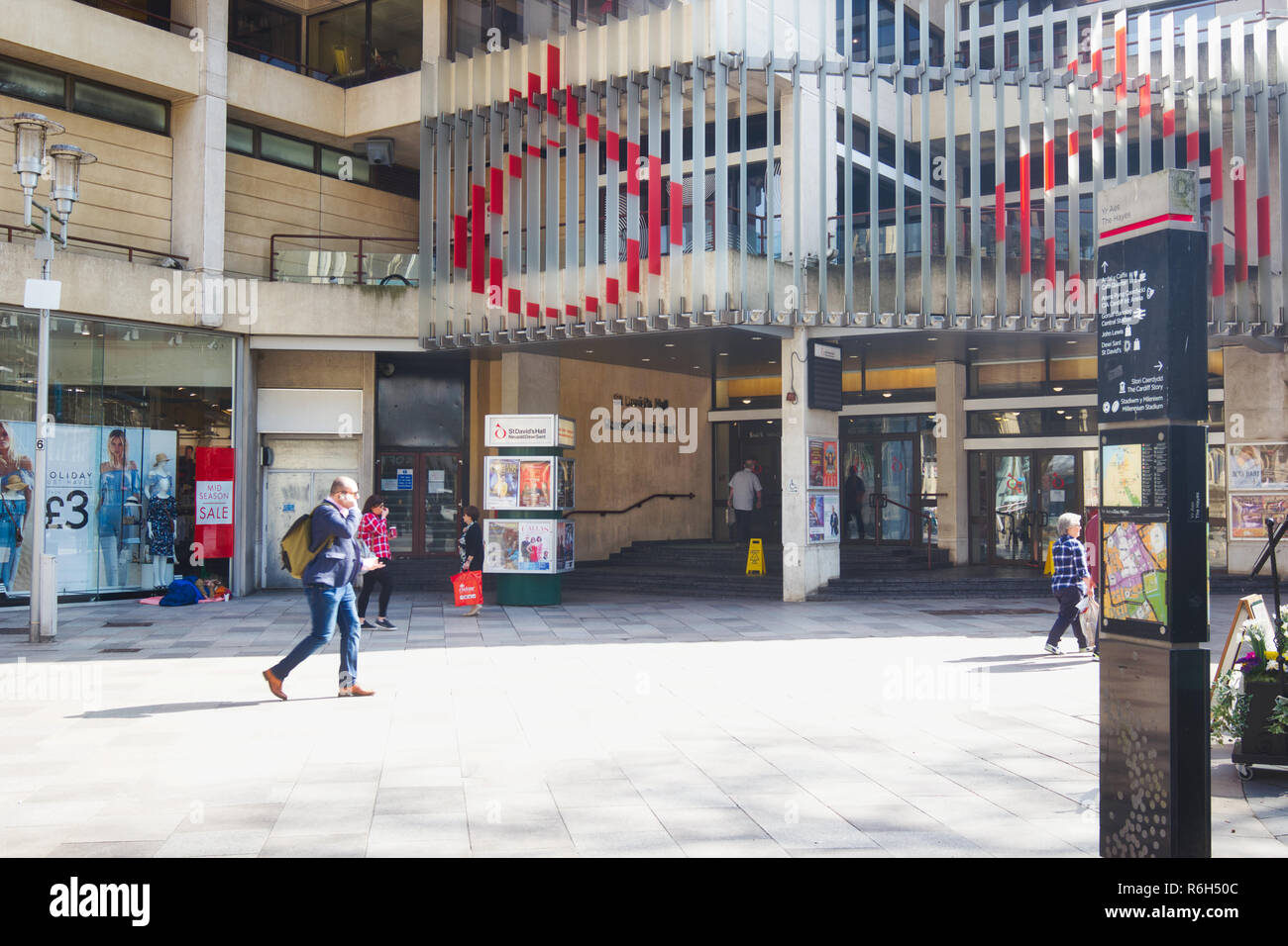 St David's Hall (Neuadd Dewi Sant) il Concerto Nazionale e la sala conferenze del Galles, la Hayes, Cardiff Wales, Regno Unito Foto Stock