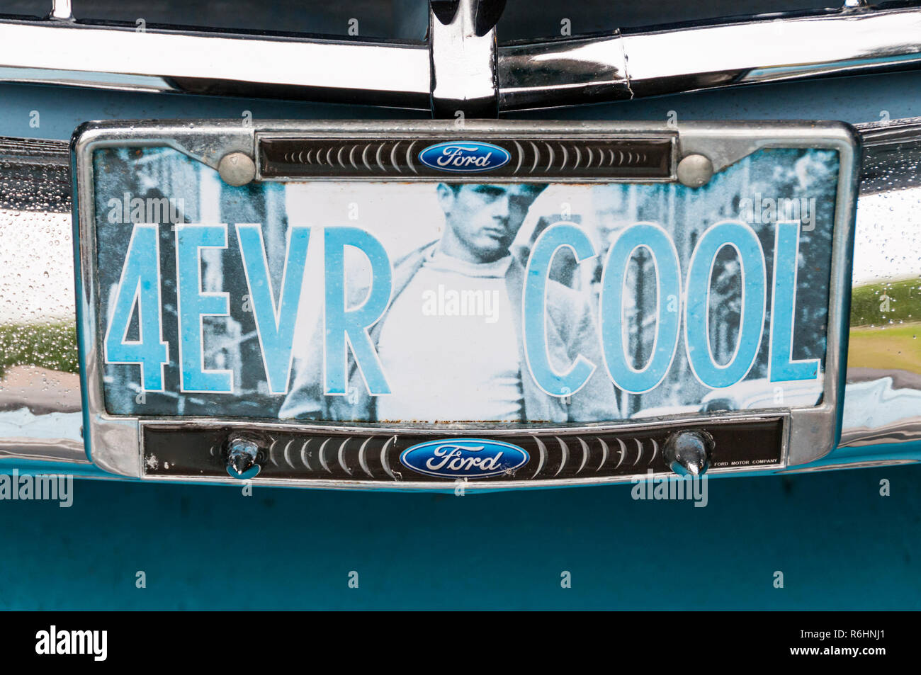 Un americano auto personalizzata targa di un auto Ford lettura 4EVR raffreddare con una foto di James Dean. Foto Stock