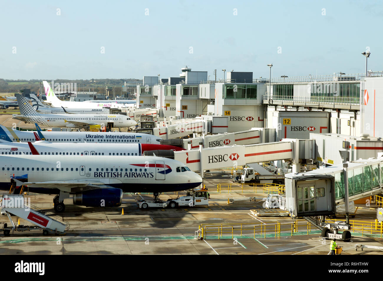 Piani, l' Aeroporto di Gatwick - aeroplani a South terminal, l' aeroporto di Gatwick, Regno Unito Foto Stock