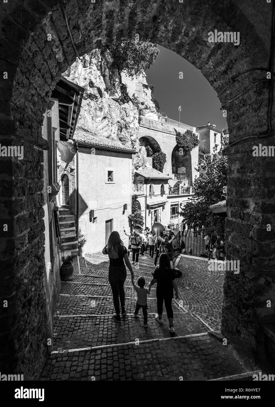 Cervara di Roma (Italia) - Un po' suggestiva cittadina sulla roccia, nei Monti Simbruini, provincia di Roma, noto come "l'artista village' Foto Stock