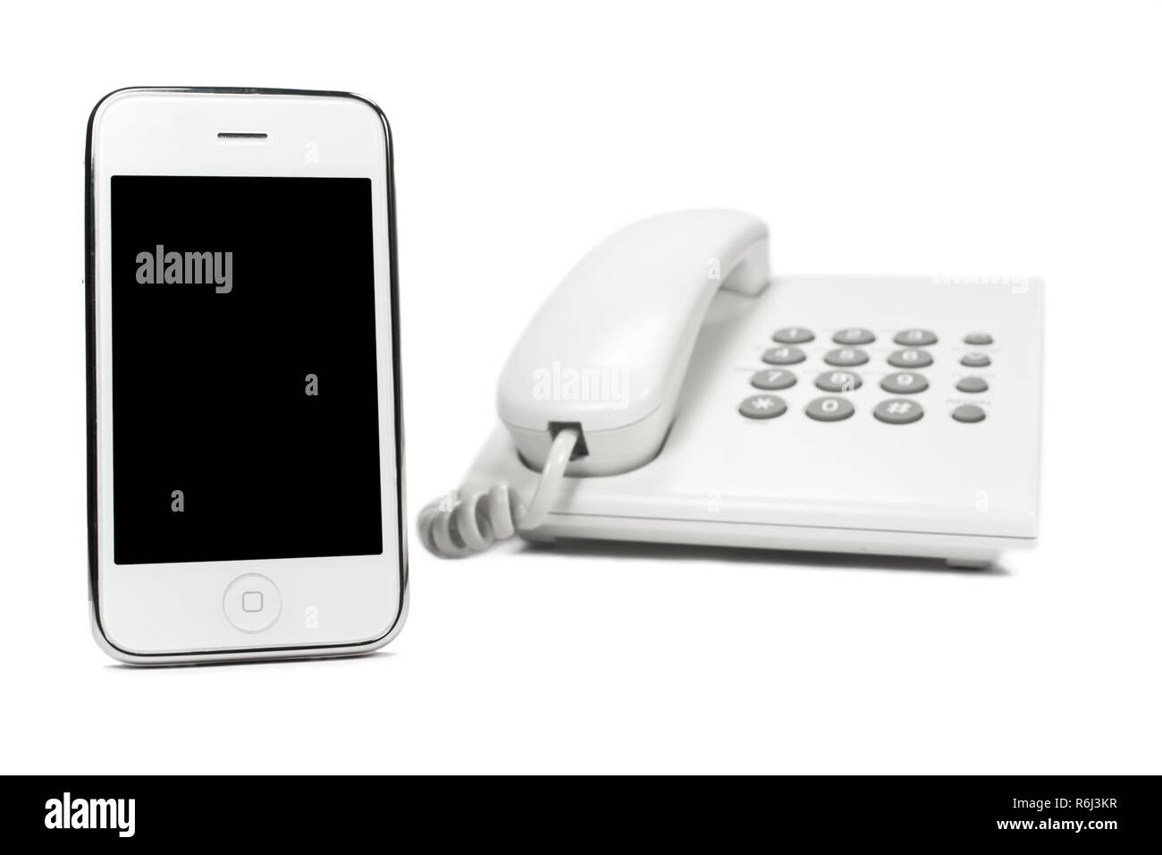 Smartphone e telefono isolato su sfondo bianco. Foto Stock