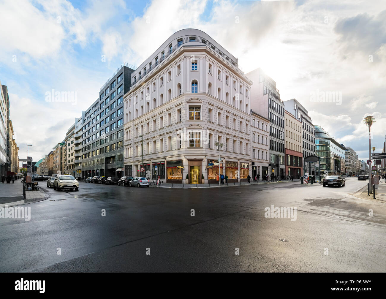 Incrocio strade dello shopping di Berlino. In Germania, in Europa. Foto Stock