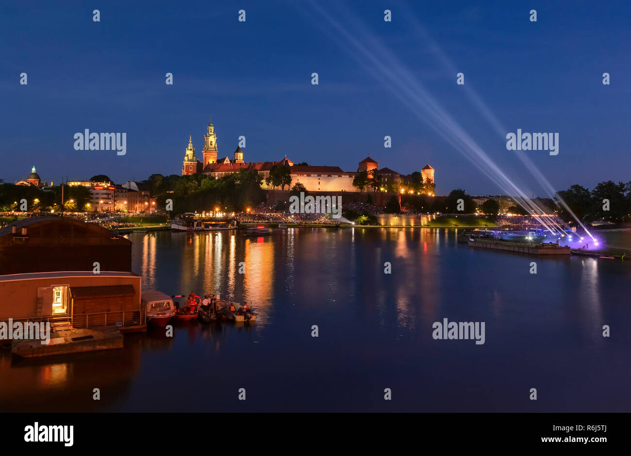 Del castello sul colle di Wawel in serata, Cracovia, in Polonia, in Europa. Foto Stock